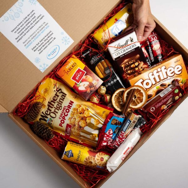 Darčekový balíček 15 obsahuje Werthers original Caramel popcorn 140g, Lindt Les grandes 150g hazelnut, hor. čok., Toffifee 125g, Marlenka snack 50g kakaový, Raffaello 40g, Bohemia Hradecké tyčinky 100g, Nescafe classic 16,5g 3ks ...