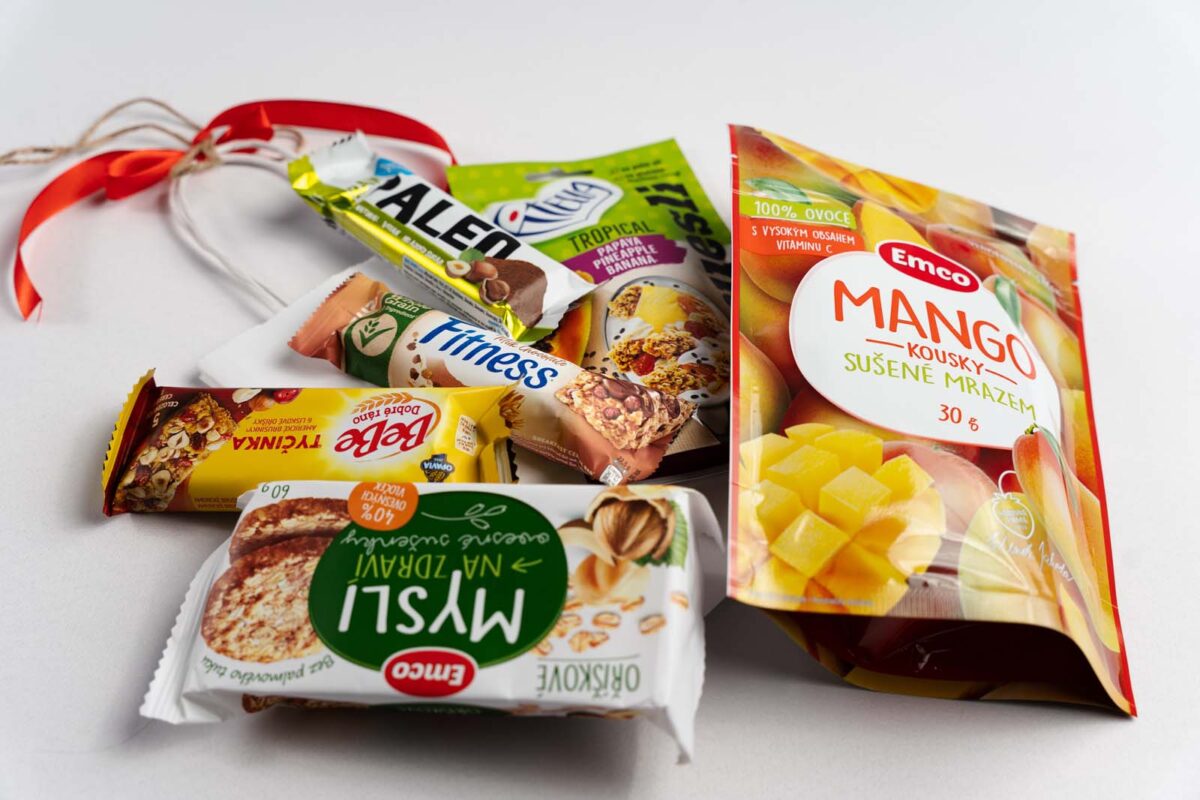 Darčekový balíček 4 obsahuje Emco mrazom sušené mango 30g, Raw Paleo 50g kakao, lieskový orech, Fitella muesli tropical 50g, Emco sušienky orieškové 60g ...