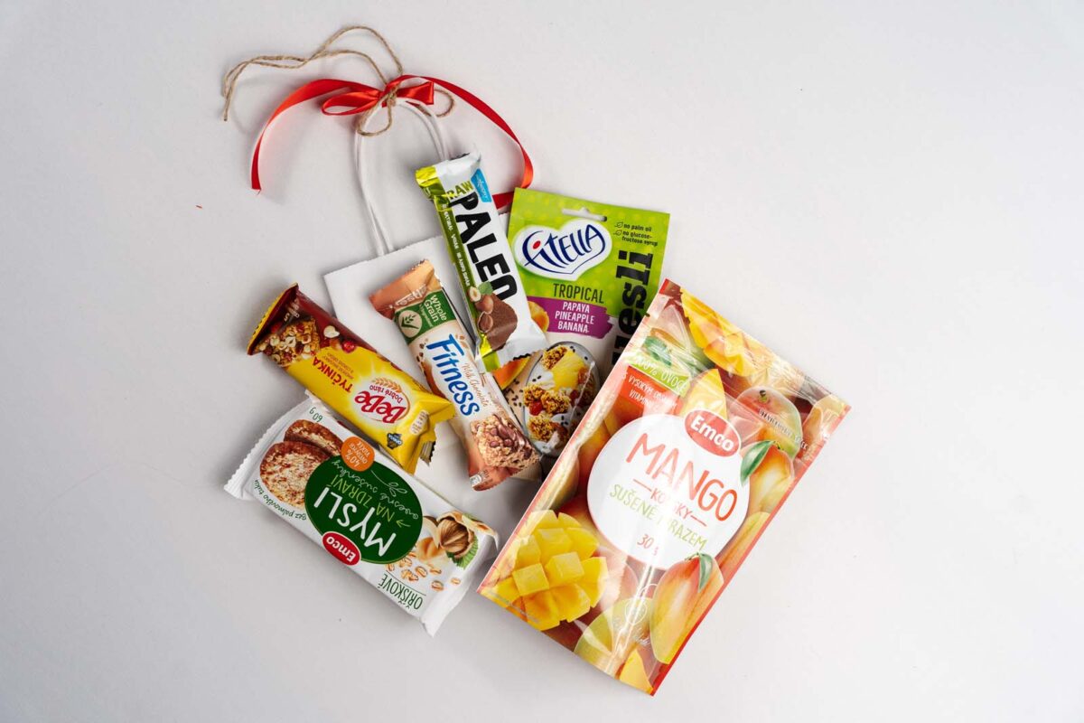 Darčekový balíček 4 obsahuje Emco mrazom sušené mango 30g, Raw Paleo 50g kakao, lieskový orech, Fitella muesli tropical 50g, Emco sušienky orieškové 60g ...